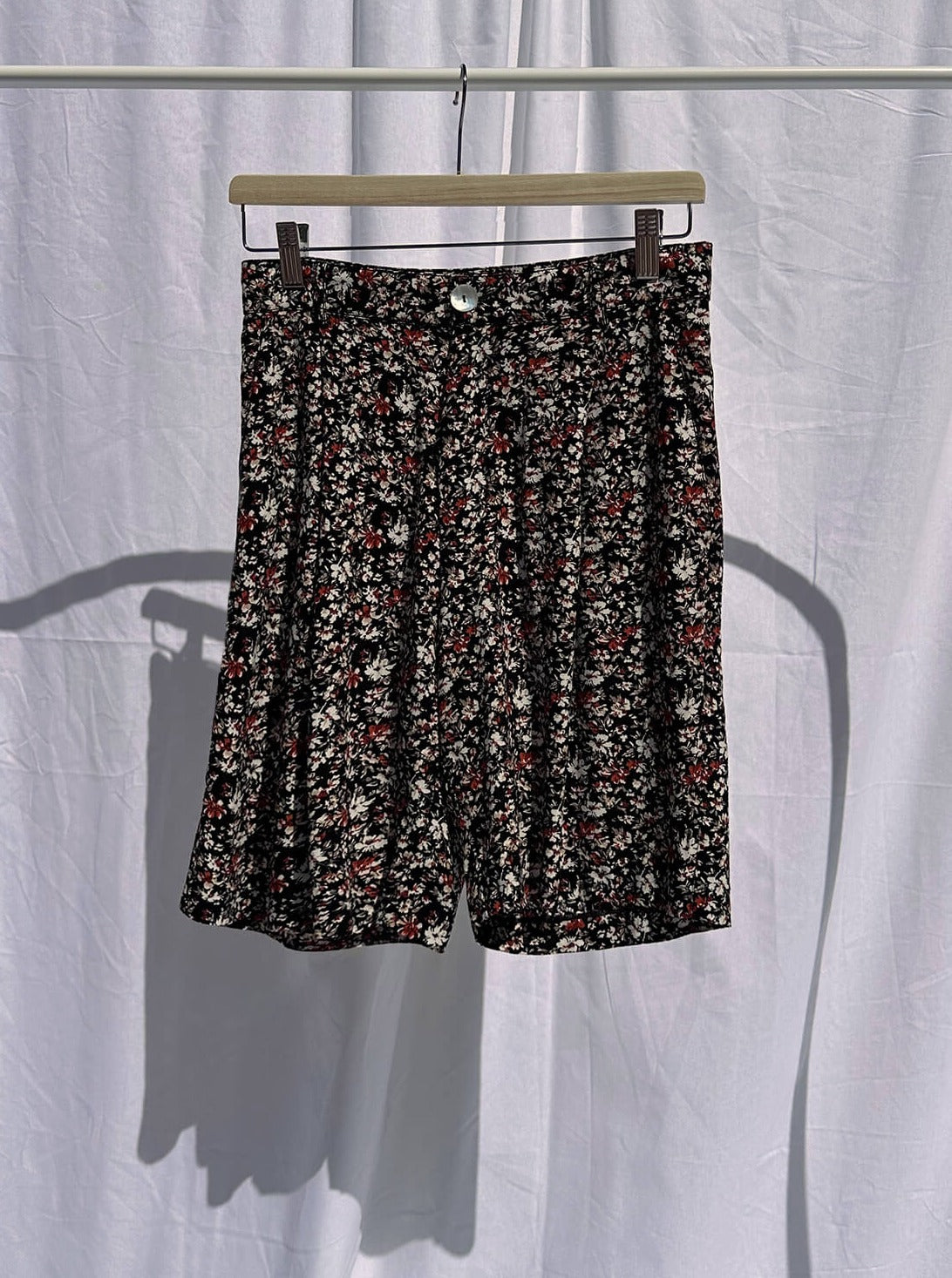 Front flower mambo bermuda